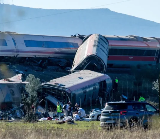 64 natay, 80 nadun-dunor agraman ti maysa a Pilipino iti panagdinnungpar ti dua a tren idiay Spain