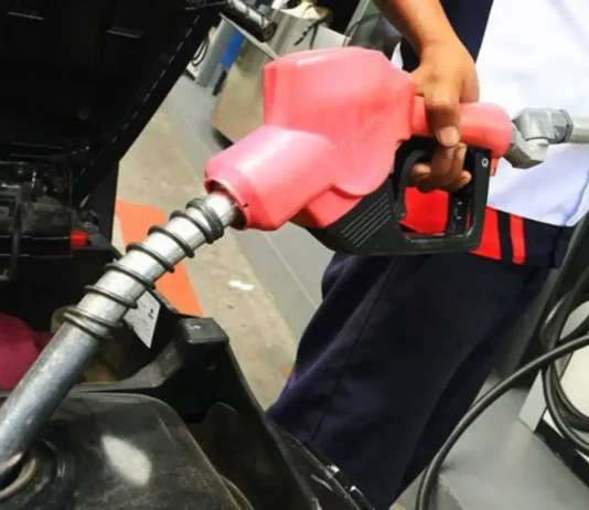 Mga Drayber, pangapudan sa gobierno na babaan an presyo kan produktong petrolyo