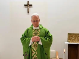Pope Leo XIV, tinugutang makaluwas na sa ospital
