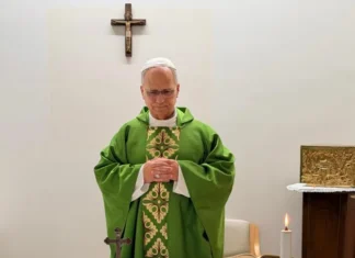 Pope Leo XIV, tinugutang makaluwas na sa ospital