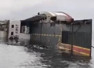 Haros 60 pasahero, tripulante, salbar sa pagtagilid kan passenger vessel sa Quezon