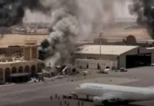 Houthi rebels nangapudan nin pag-ebakwar sa mga tawo na nasa international airport kan Aden, Yemen