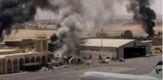 Houthi rebels nangapudan nin pag-ebakwar sa mga tawo na nasa international airport kan Aden, Yemen