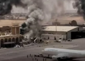Houthi rebels nangapudan nin pag-ebakwar sa mga tawo na nasa international airport kan Aden, Yemen