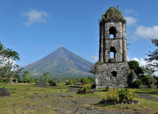 Bulkang Mayon, Alert Level 2 Pa Man Giraray: Panganib, Padagos Maski Nagluya an Aktibidad