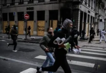 Naglakop na Karahasan, Looting, asin Kasulo naeeksperyensyahan sa France