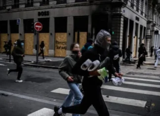 Naglakop na Karahasan, Looting, asin Kasulo naeeksperyensyahan sa France