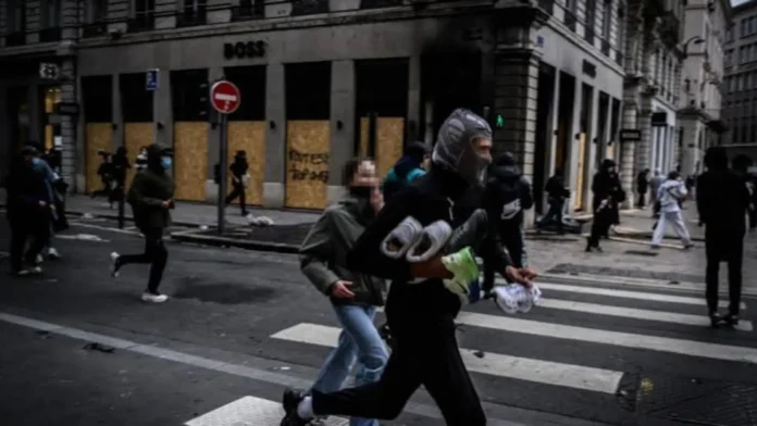 naglakop-karahasan-looting-asin-kasulo-naeeksperyensyahan-france