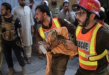 32 na Kaakian Gadan, 50 Nalugadan sa Pagbagsak kan Bubong kan Sarong Eskwelahan sa Pakistan