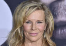 U.S. actress Kim Basinger nakiisa sa kilos-protesta laban sa dog-meat eating sa South Korea Kim Basinger