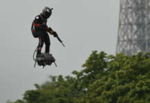‘Flying board’ sa Bastille Day celebration, hinangaan ng mga manunuod bastille day