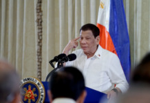 Nat’l Heroes Day: Duterte encourages Filipinos to ‘be everyday heroes’ Duterte pointing head
