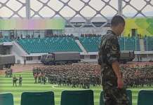 Chinese paramilitary forces gathers at Hong Kong border pla