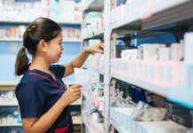 ‘Pharmacists, midwives dapat dumaan sa training bago magturok ng COVID-19 vaccine’ – FDA Pharmacists