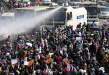 Libu-libong residente sa Myanmar, kinakailangan umanong magprotesta bilang pagsuporta sa gobyerno sa gitna ng kanilang takot sa Covid Myanmar riot protests rally
