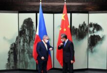 Foreign Affairs Secretary Teodoro Locsin, nakipagpulong sa foreign minister ng China locsin wang