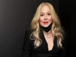 Aktres Christina Applegate ibinunyag na na-misdiagnosed siya ng kaniyang sakit