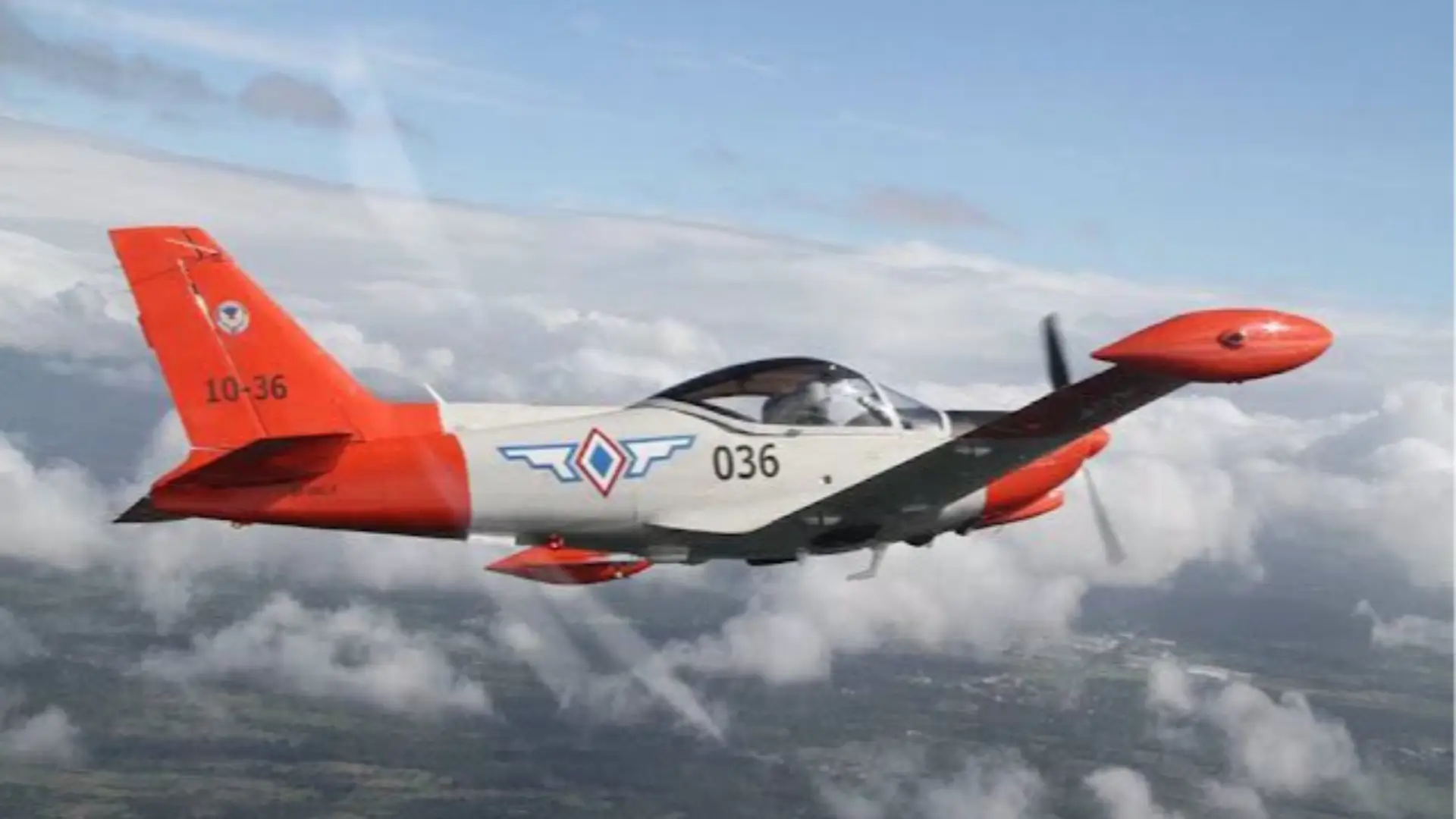 Duwang SF-260 Aircraft kan Philippine Air Force, nagbanggan sa papawirin kan Batangas