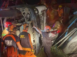 Taxi, inararo, nadaganan ng dump truck sa QC, 6 sugatan