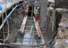 Barangay officials sang Barangay Tiza, Roxas City, nakigsapol sa project engineer nga nagadumala sang drainage project kasunod sang pagrumpag sang pader sang isa ka establishment
