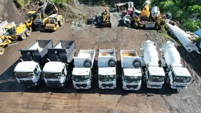 DUMP TRUCK