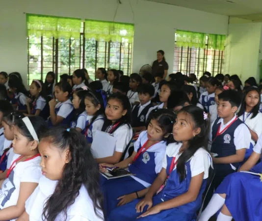 Mga estudyante sa Maayon, gin-edukar sa climate change kag husto nga pagdumala sang basura