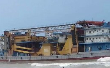 Chinese dredging vessel, sumadsad sa Aparri, Cagayan dahil sa sama ng panahon ; BOC, kinumpiska ang dokumento ng limang crew na pawang Chinese national