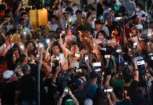 Ilang daang katao, nagtipon-tipon sa EDSA Shrine