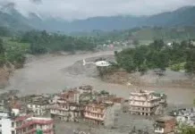 Mga mananaliksik natukoy ang hindi pangkaraniwang pagtaas ng temperatura sa glacier sa Nepal bago ito gumuho