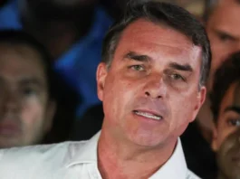 Brazilian authorities, iniimbestigahan ang kinaroroonan ni Flávio Bolsonaro matapos hindi isuko ang mga pasaporte