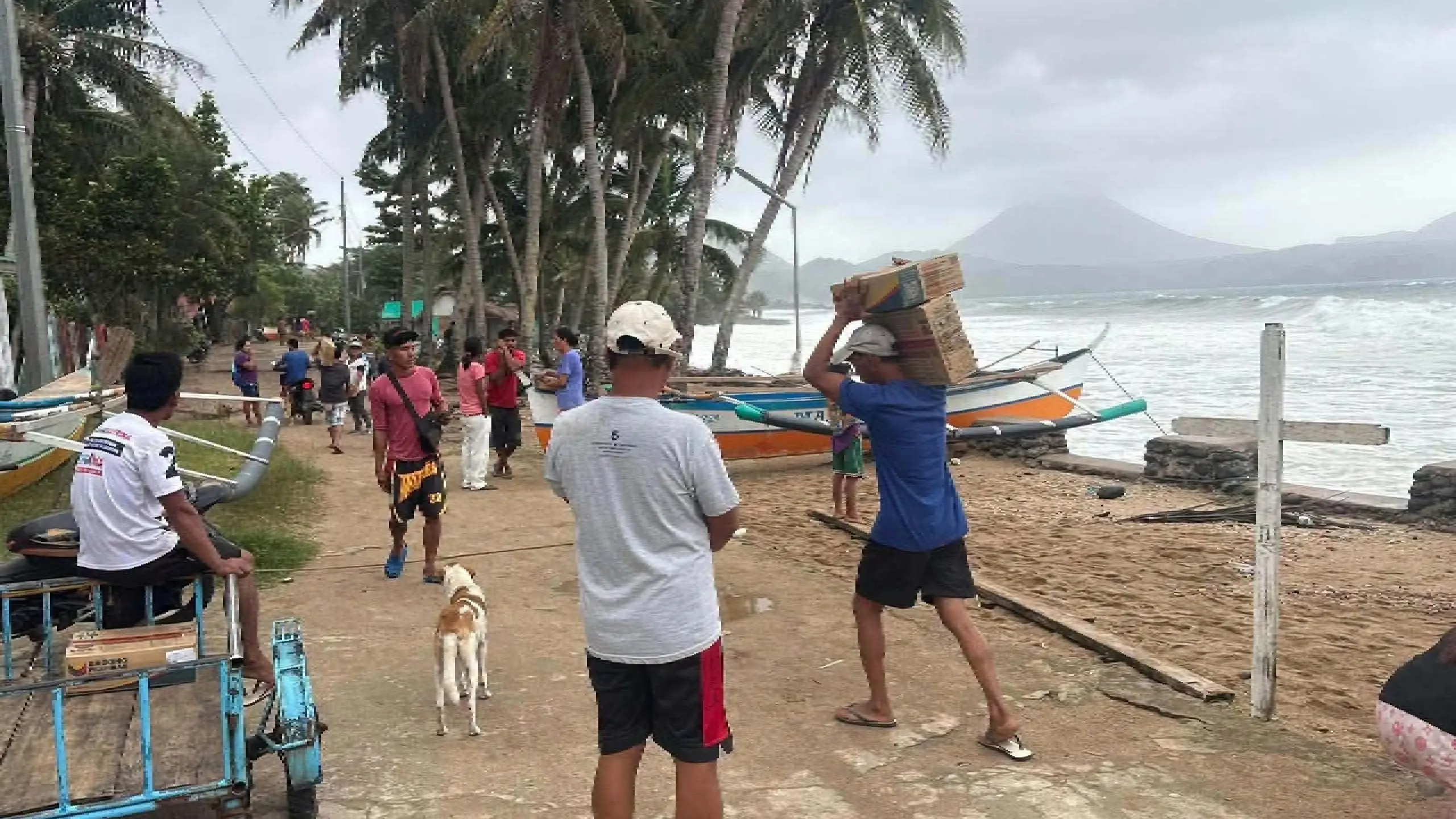 DSWD, NAMAHAGI NG 86 FAMILY FOOD PACKS SA MGA EVACUEE SA CALAYAN; BABUYAN CLARO IS, MAAGANG NAGHANDA SA BAGYONG ROSAL