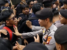 Daan-daang estudyante sa Indonesia nagprotesta kontra sa forest fires at mga polisiya ni Prabowo