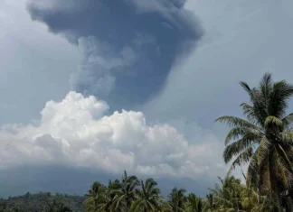 Kanlaon Volcano, nagbuga ng abo sa gitna ng Alert Level 2