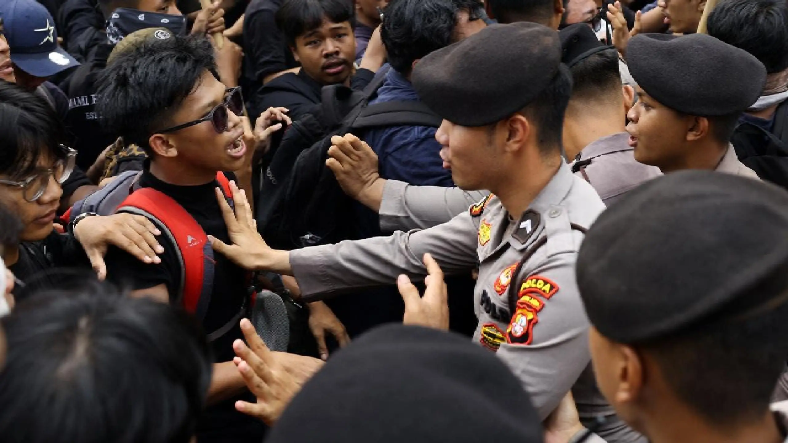 Mga estudyante sa Indonesia, nagprotesta laban sa forest fires at mga polisiya ni Indonesia President Prabowo