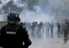 Pulisya sa France, gumamit ng tear gas laban sa mga nagpoprotesta sa ilang lungsod