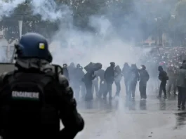 Pulisya sa France, gumamit ng tear gas laban sa mga nagpoprotesta sa ilang lungsod