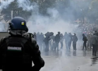 Pulisya sa France, gumamit ng tear gas laban sa mga nagpoprotesta sa ilang lungsod