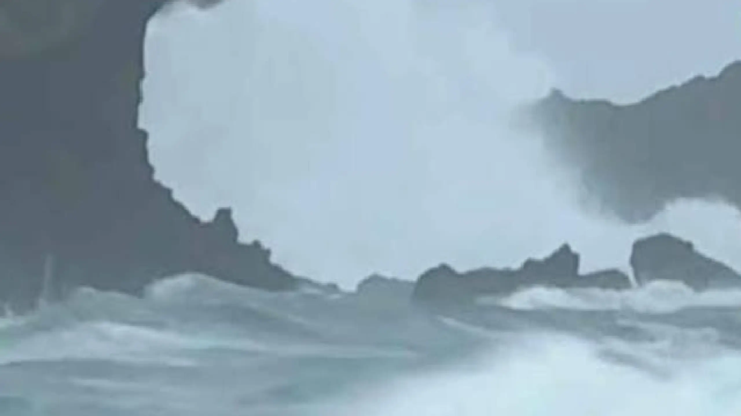 Batanes at Cagayan, nakaranas ng malalakas na alon at hangin dulot ng bagyong Rosal