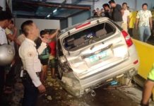 SUV a sumang-at iti parkingan ti maysa a mall, nagatras; pito a naglugan nadundunor