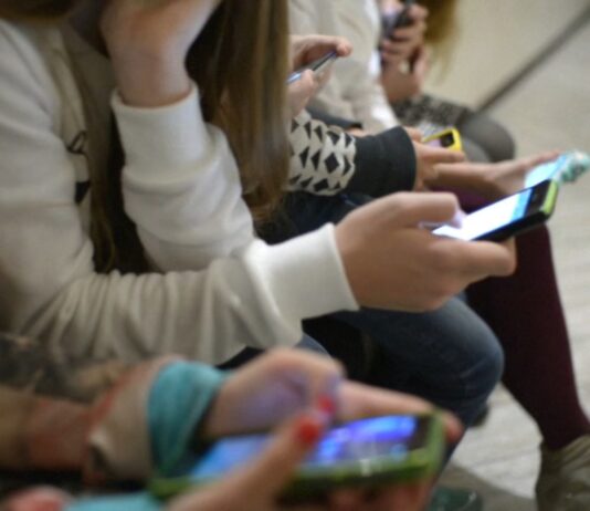 DepEd ken Meta, indagadagda kadagiti nagannak a bantayan dagiti aktibidad dagiti ubbing iti online