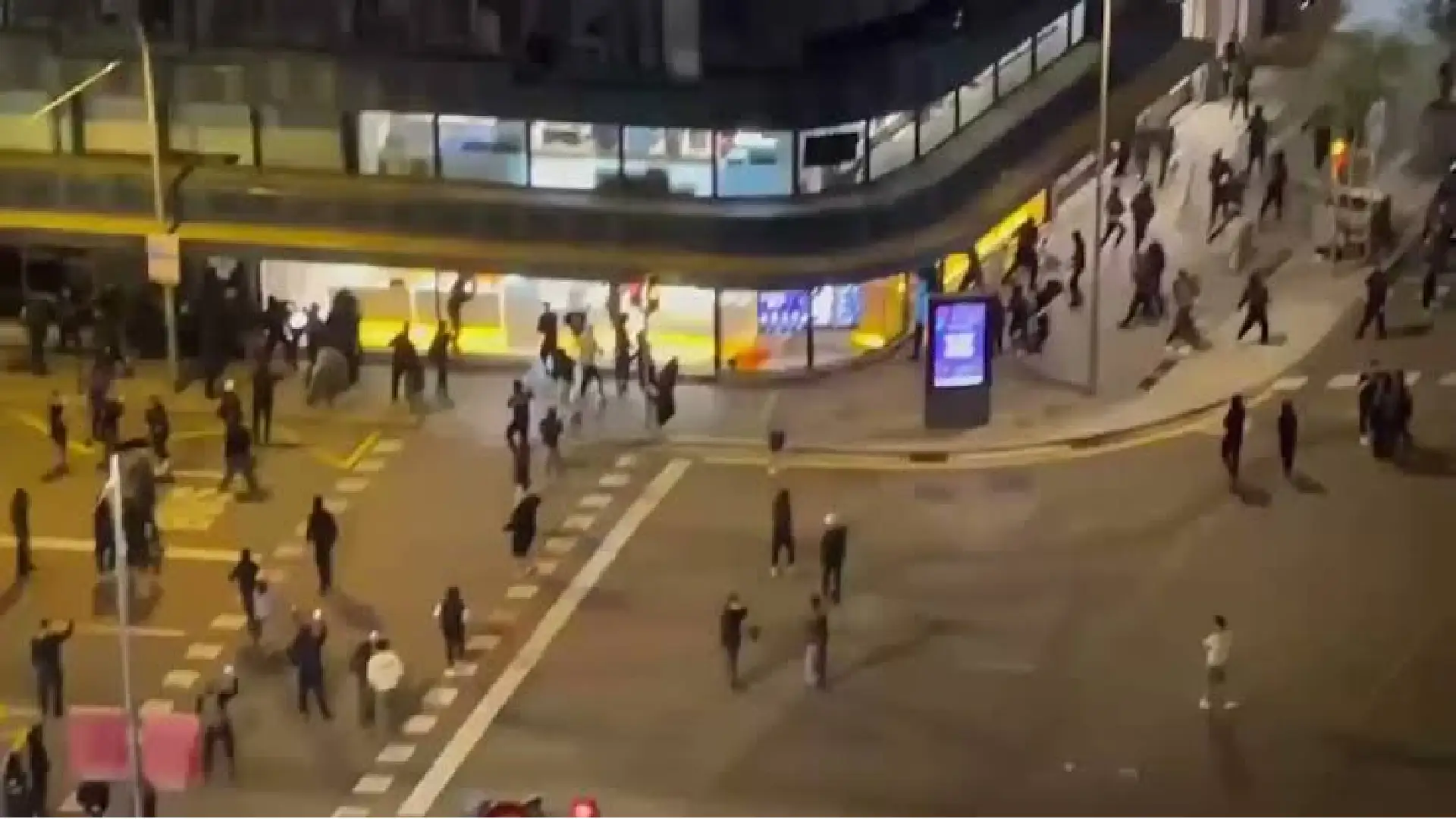 Pilipino, nabalakadan a liklikanda pay laeng dagiti 4 a lugar idiay Barcelona