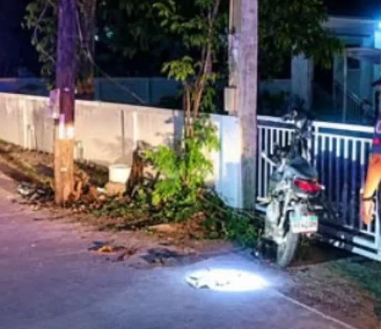 Pannakaidungpar ti motorsiklo iti maysa a poste iti ili ti Caoayan, maysa ti natay