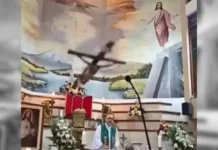 Padi idiay Ecuador, natay kalpasan a natupakan iti krus kabayatan a mangmismisa