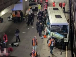 Pannakaidungpar ti bus iti nakasardeng a tren, 19 ti nadunor