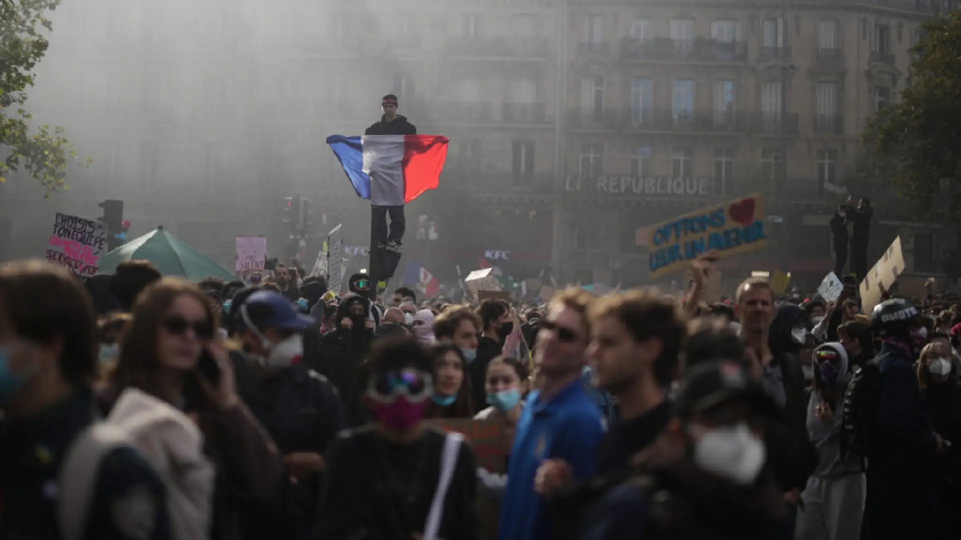 France, inyatiddugda pay ti curfew kontra kadagiti protesta