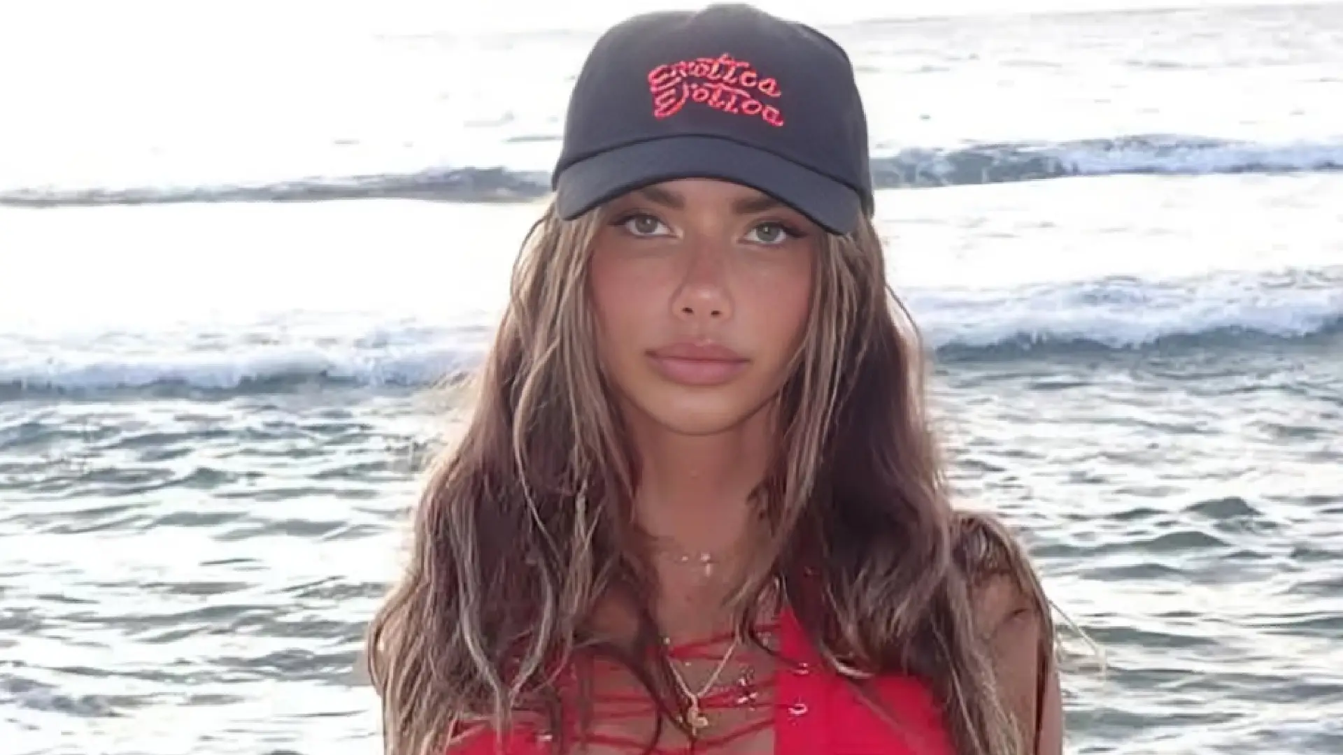 Australian model ken swimwear designer Sahara Ray, pimmusayen iti tawenna a 34