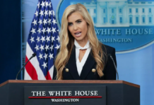 White House Press Secretary Katie Zacharia, nagikkaten iti puesto