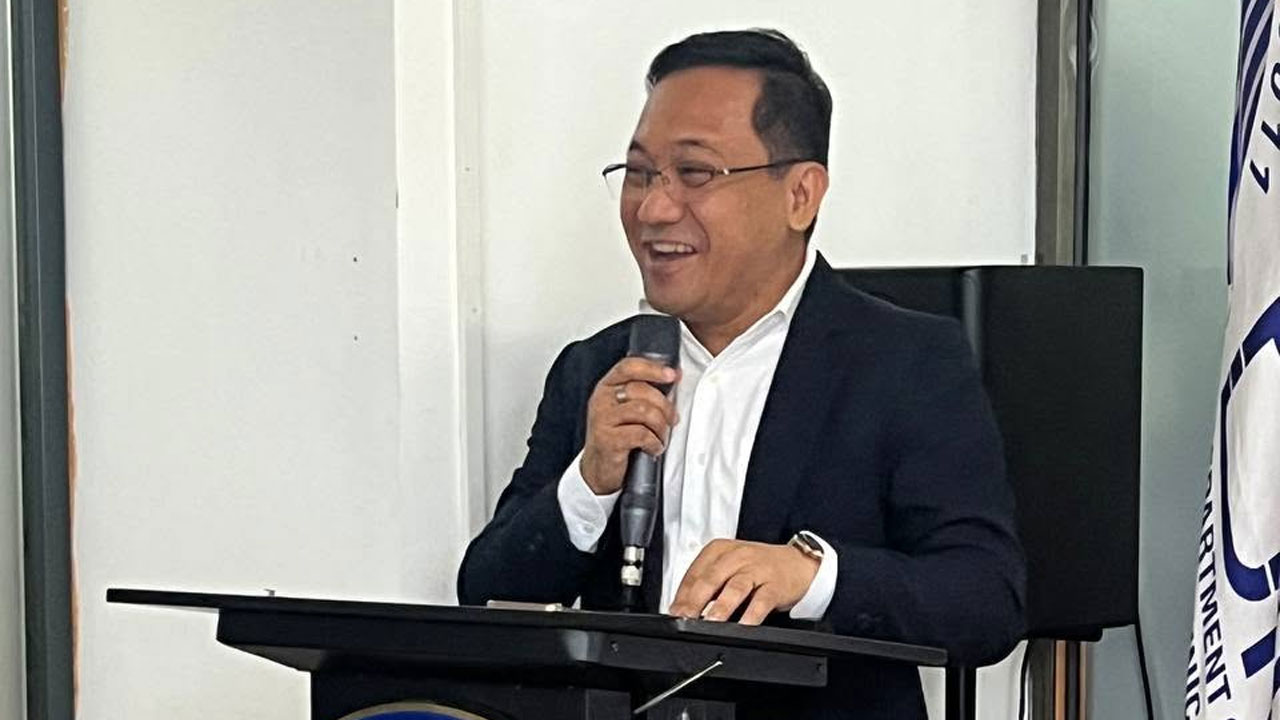 DICT USec Almirol, sinuspinde ti Ombudsman gapu iti maipagarup a conflict of interest