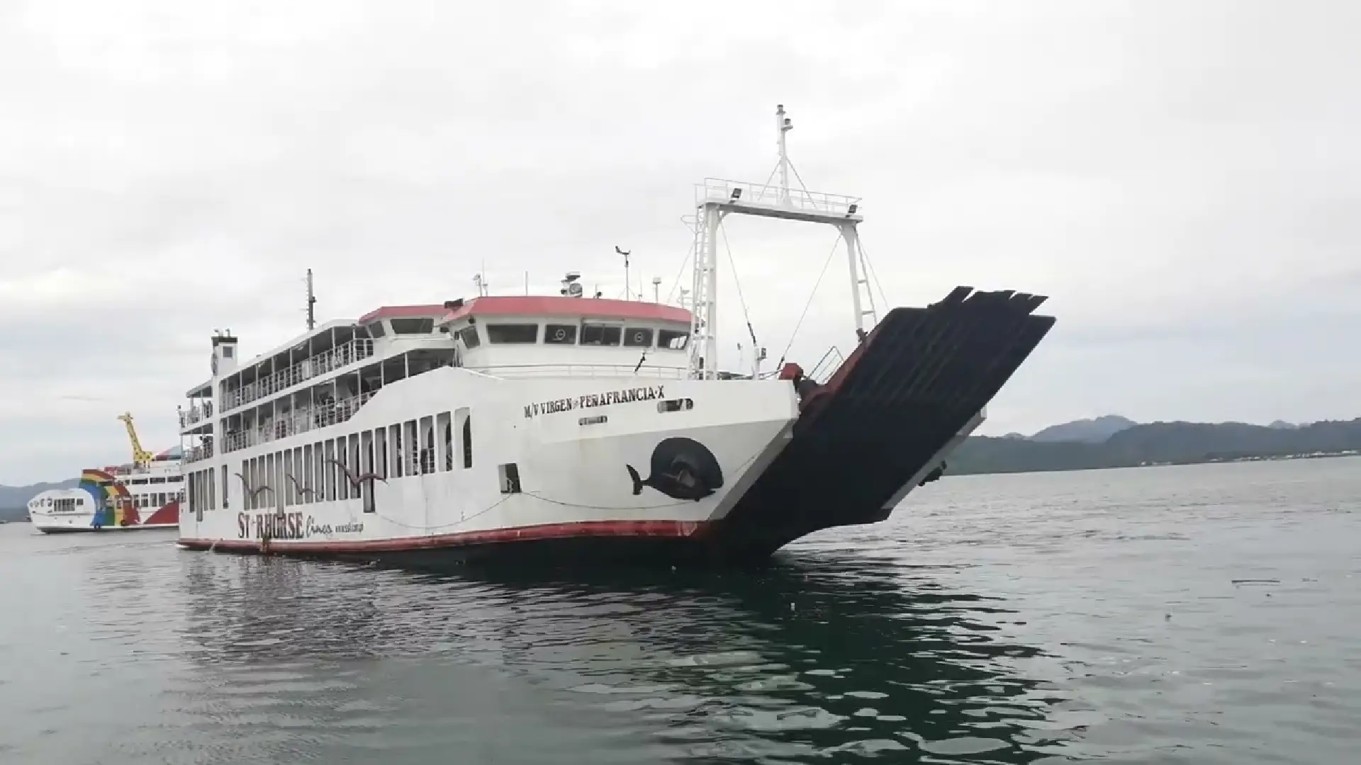 Nasurok 60 a pasahero, tripulante, natalged iti panagbaliktad ti passenger vessel idiay Quezon